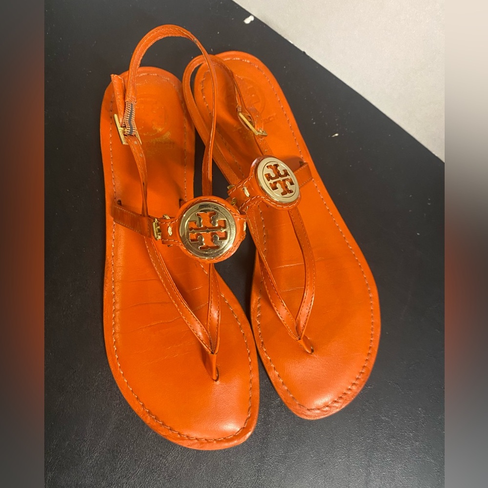 Tory Burch Miller Orange Leather Thong Sandals Gold Logo Women's Size 8.5 🧡💛 - Picture 2 of 8
